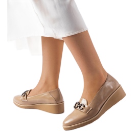 Mocassini con zeppa laccati beige di Erin