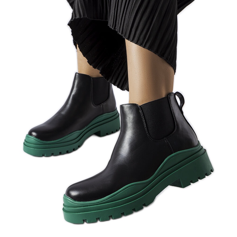 Stivaletti neri su plateau Marinone colorato nero