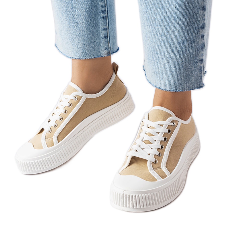Sneakers con plateau beige di Alfianello