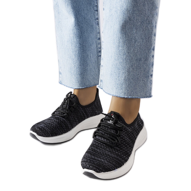 Sneakers in tessuto nero di Tommaso
