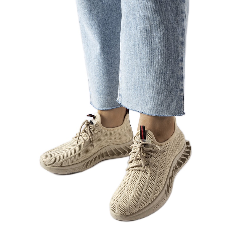 Scarpe slip on beige con laccio