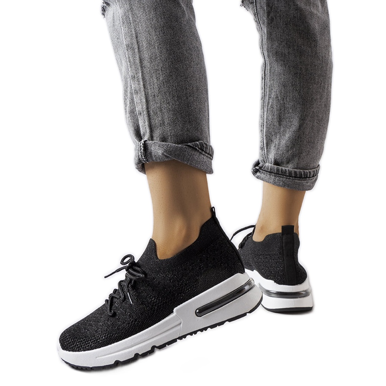 Inna Sneakers nere decorate con un filo Randolph lucido nero