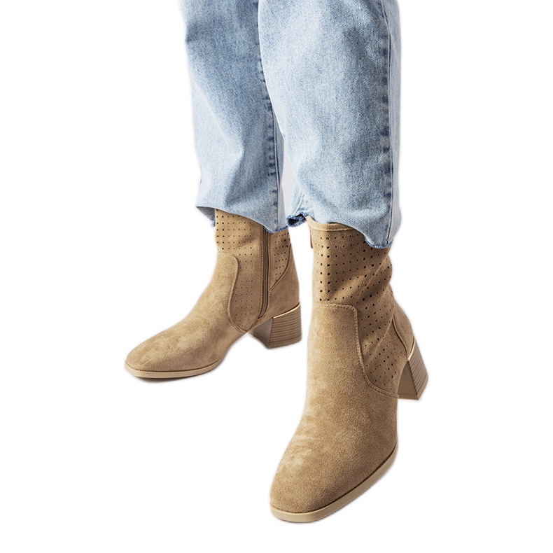 Stivaletti beige con tomaia traforata di Cavallo
