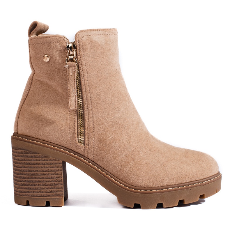 Stivaletti beige in camoscio con tacco largo di Vinceza