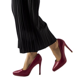 I classici tacchi alti bordeaux di Kristin rosso