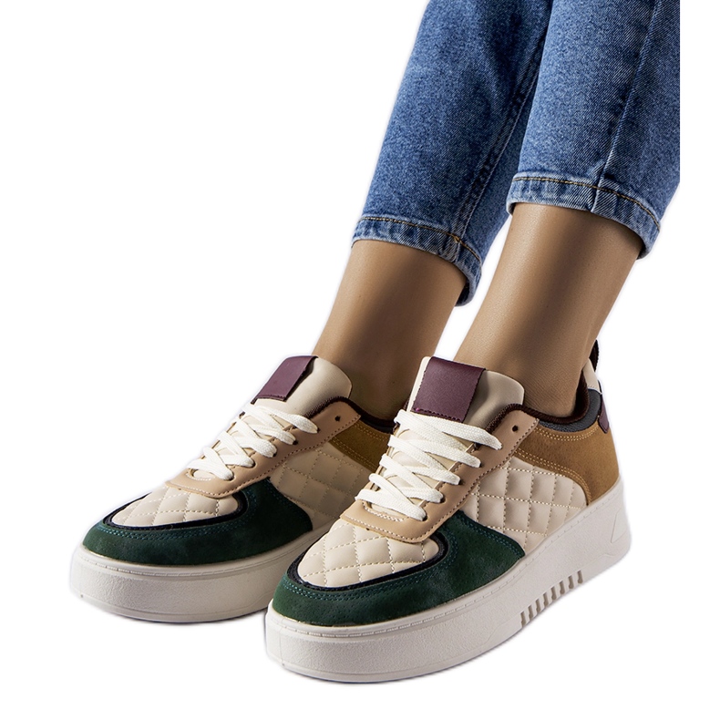 Sneakers beige e verdi sulla piattaforma Celso