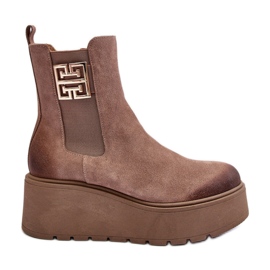Stivaletti da donna in pelle scamosciata su una piattaforma massiccia, beige scuro Lemar Savira