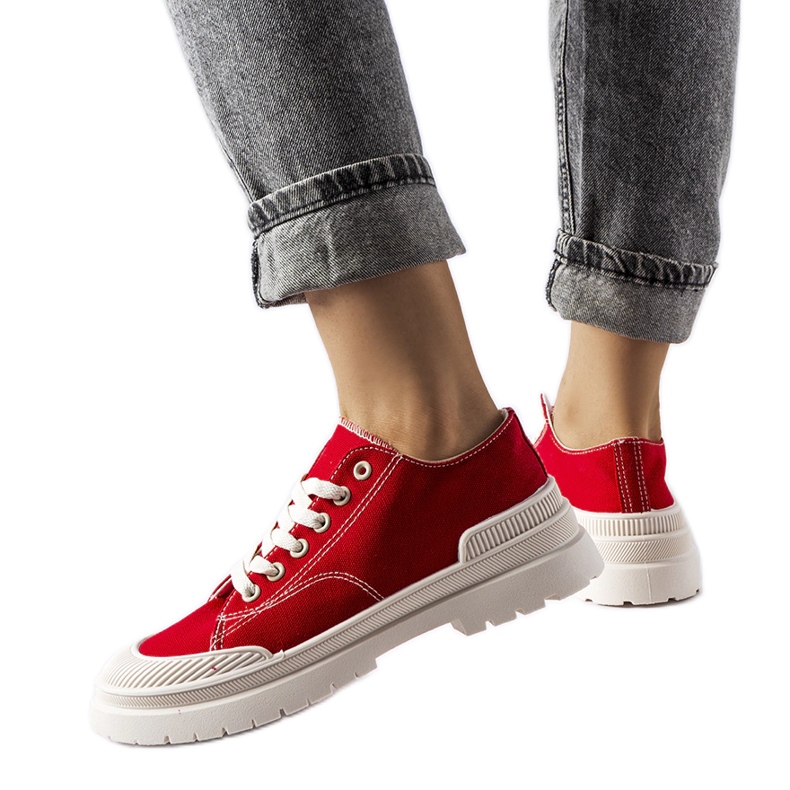 Sneakers in tessuto rosso di Nassar