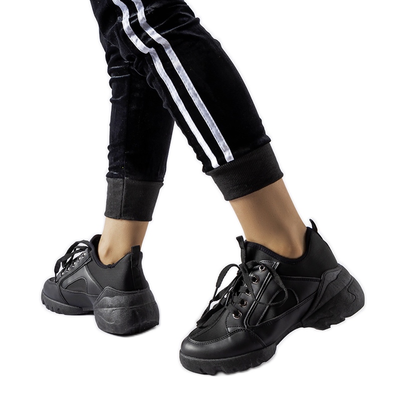 Sneakers nere con tomaia flessibile Abal nero