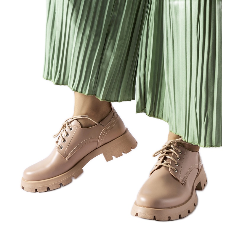 Scarpe beige con finitura Charleston opaca
