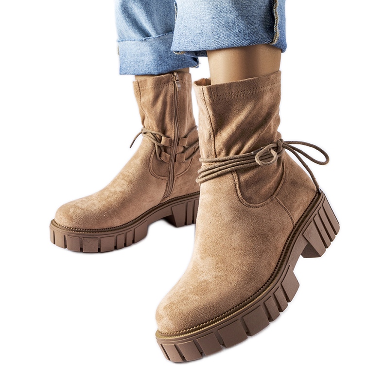 Stivaletti beige con lacci Averardo