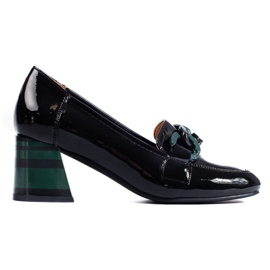Eleganti scarpe da donna in vernice nera di Shelovet nero