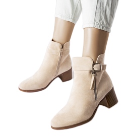Stivaletti beige con tacco basso di Bédard