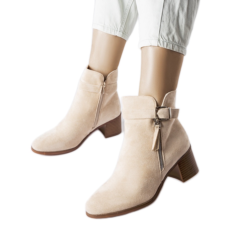 Stivaletti beige con tacco basso di Bédard