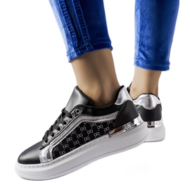 Sneakers nere con decorazione Leo argento nero