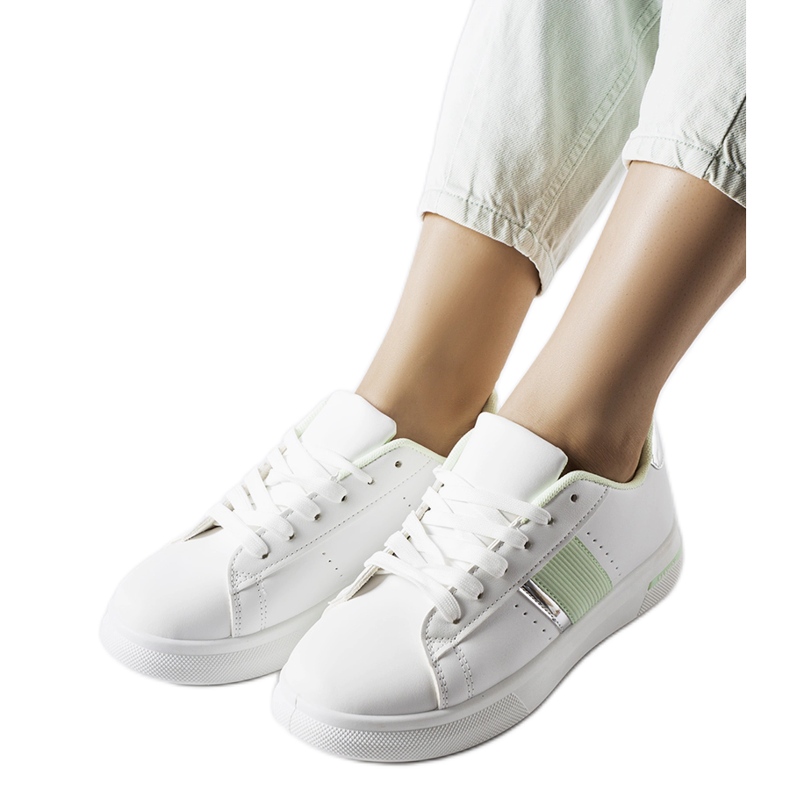 Scarpe sportive bianche con accessori color menta di Marei bianca