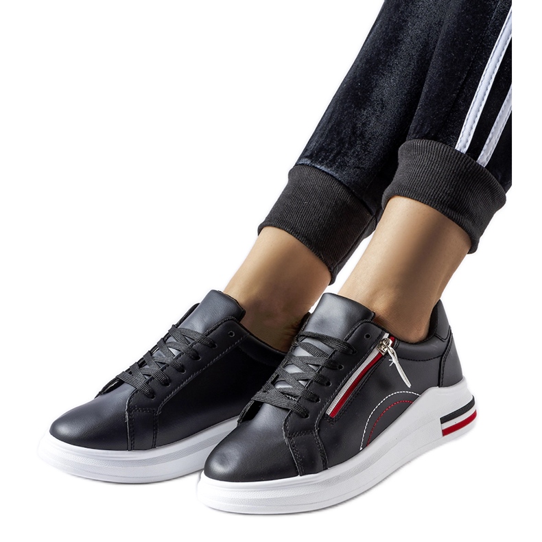 Inna Sneakers Anaunia nere con suola bianca nero