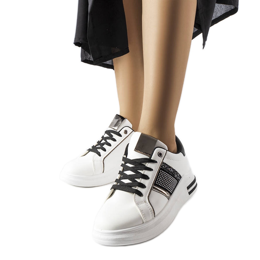 Sneakers bianche 2025 e nere