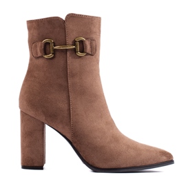 Stivaletti beige in pelle scamosciata con tacco alto di Shelovet