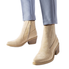 Stivaletti beige in eco-camoscio con tacco basso Sovere