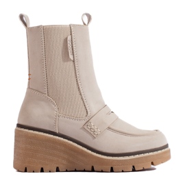Goodin Stivaletti Chelsea in pelle scamosciata color crema con zeppe di Shelovet beige