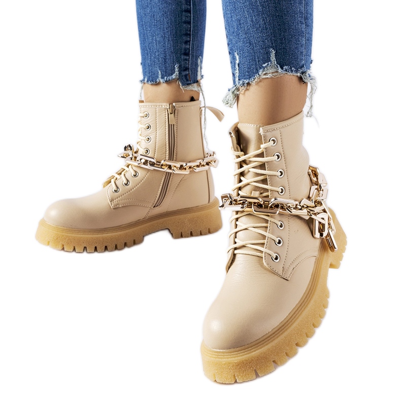 Inna Stivali beige con catena da bowling