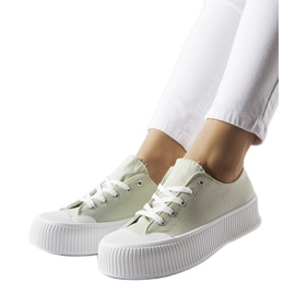 Scarpe da ginnastica verdi su una spessa piattaforma Fortunata verde