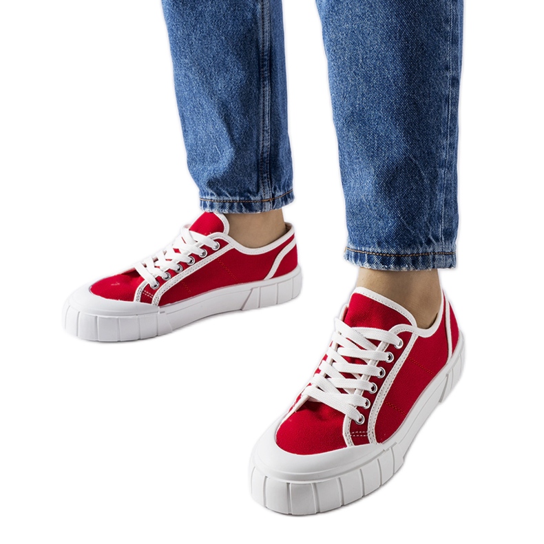 Sneakers rosse su una spessa piattaforma Egidio rosso