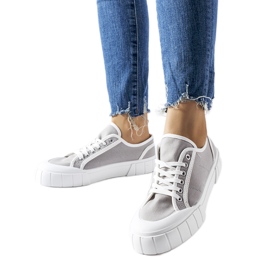 Sneakers grigie su una spessa piattaforma Egidio grigio