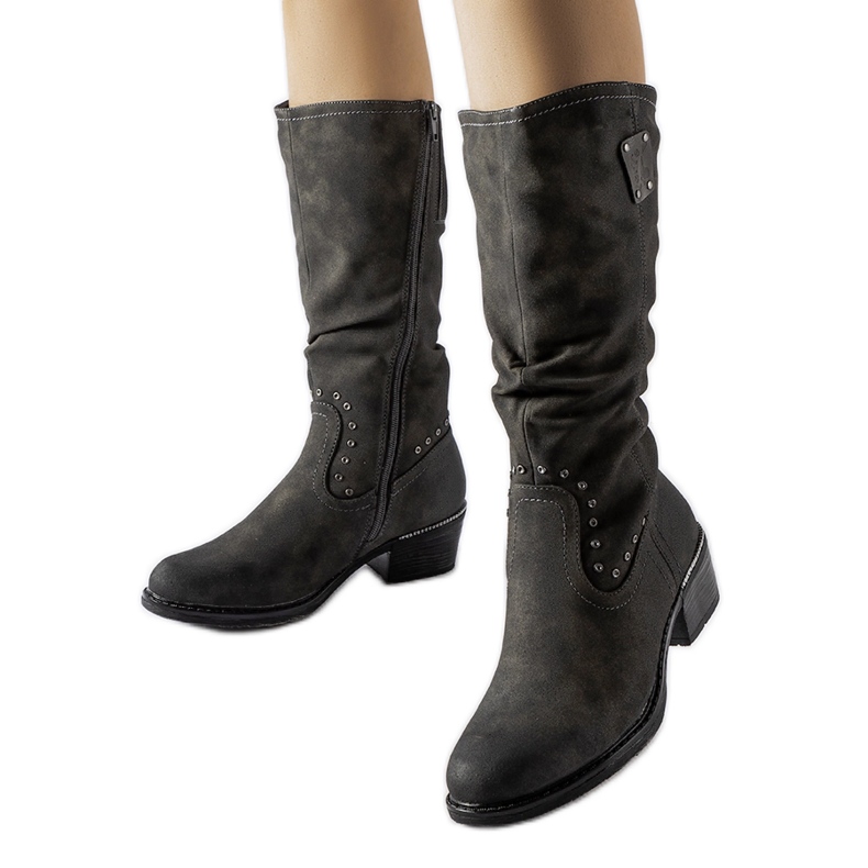 Stivali da cowboy grigi isolati con blocco Lignod grigio
