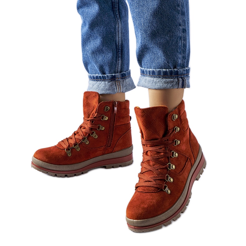 Scarpe da trekking Mazara rosse isolate marrone