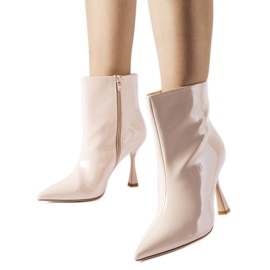 Stivaletti in vernice beige di Dionisi
