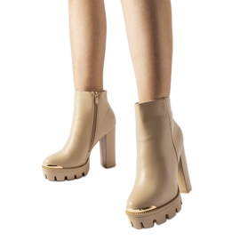 Inna Stivaletti beige con punta decorativa su tacco Pepe