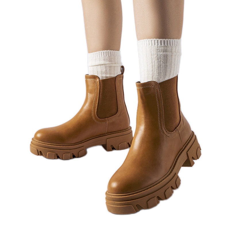 Stivaletti slip-on marroni, massicci e isolanti di Giulio marrone