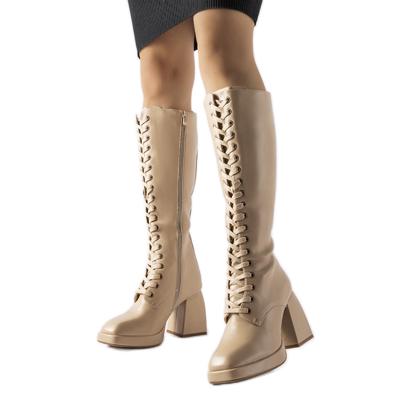 Stivali isolanti beige con un massiccio tacco Nova