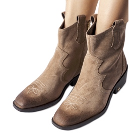 Stivaletti in pelle beige con tacco basso Karino