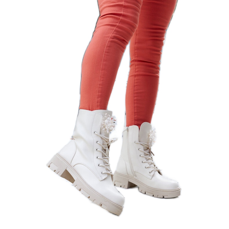 Stivaletti beige con perline decorative Accadia