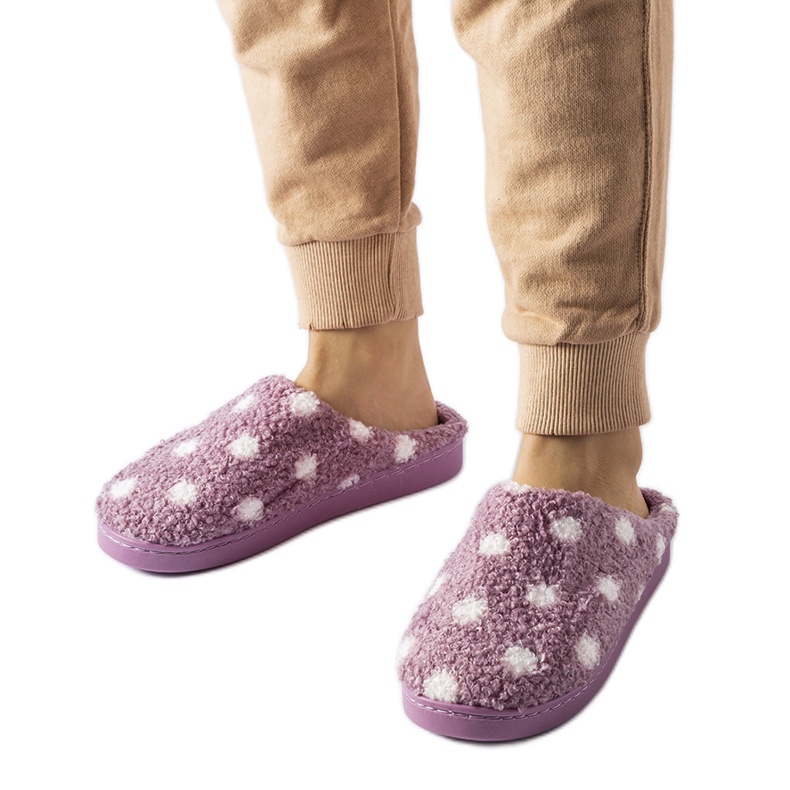 Calde pantofole viola con pois bianchi