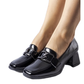 Décolleté in vernice nera con fibbia Poiano nero