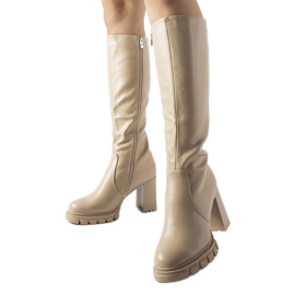 Stivali lunghi beige caldi con tacco alto