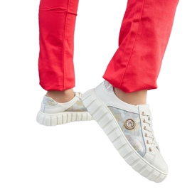 Sneakers in pelle beige con strass