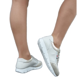 Sneakers da donna in pelle beige Adelfo