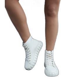 Sneakers lunghe in pelle beige