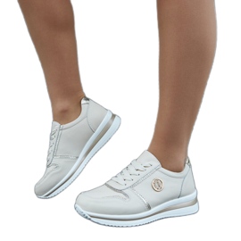 Sneakers in pelle beige con strass