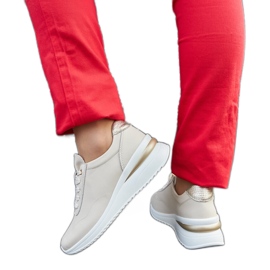 Sneakers con zeppa in pelle beige di Federico