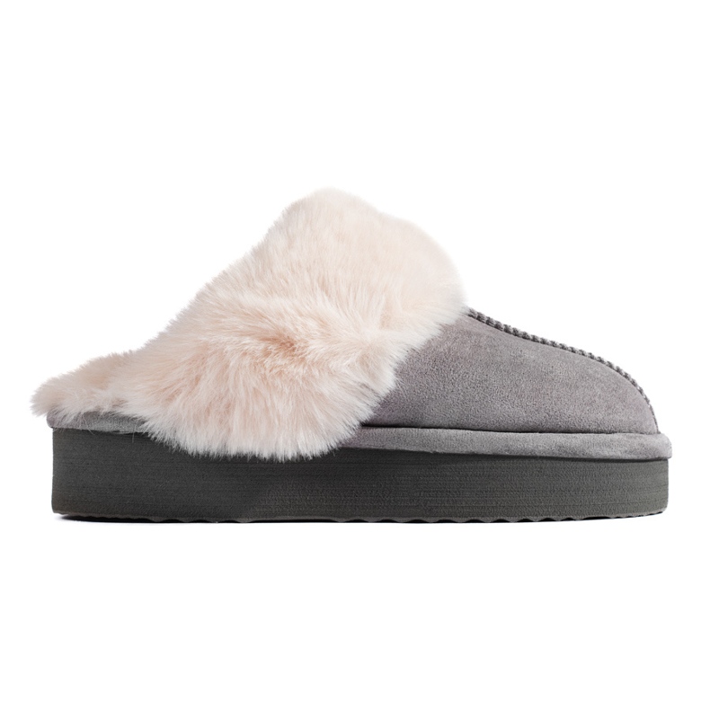 Peluche soffici e grigi sulla piattaforma Shelovet grigio