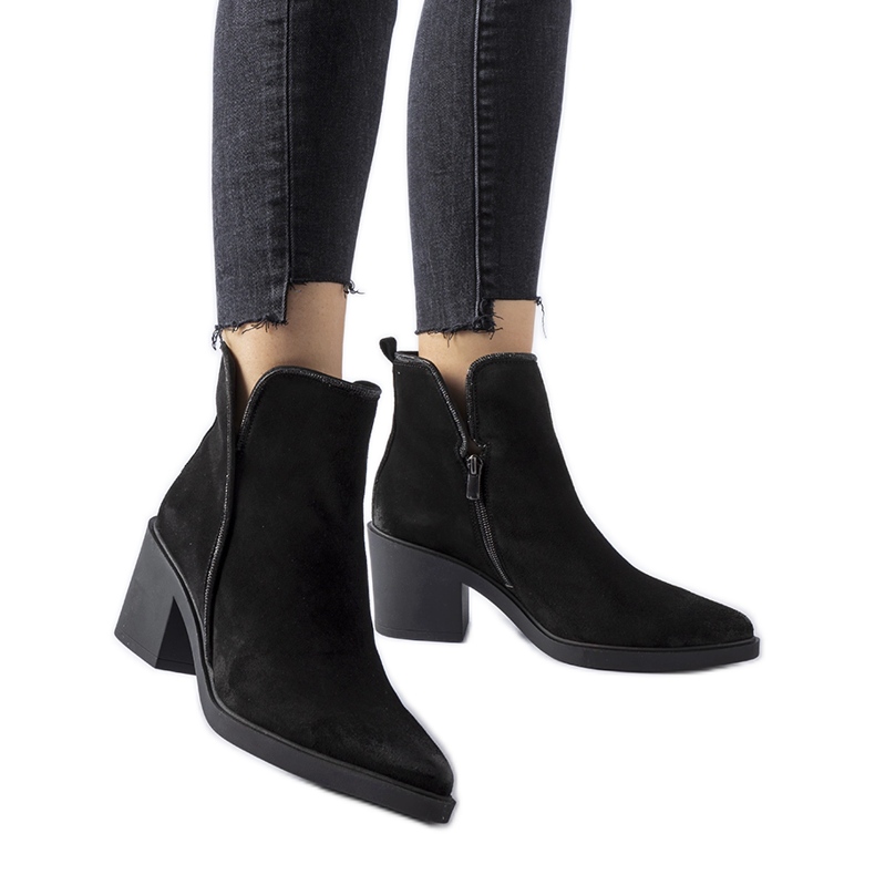 Stivaletti Karino in camoscio nero