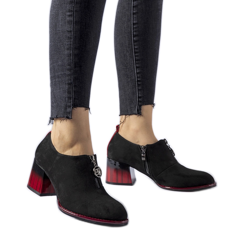 Stivaletti neri con accenti rossi di Allyriane nero