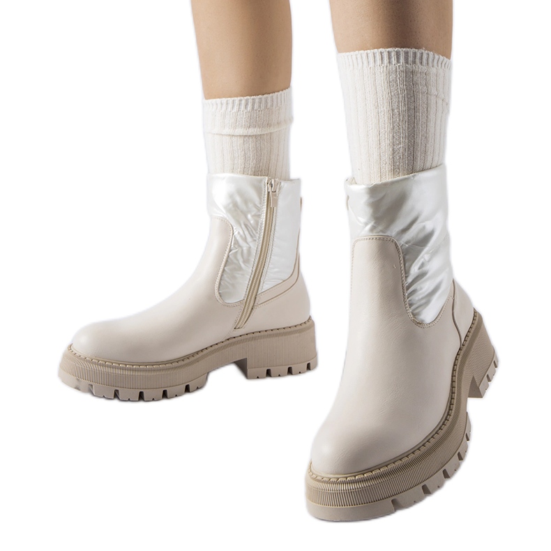 Stivaletti beige con tomaia decorativa di Garrett