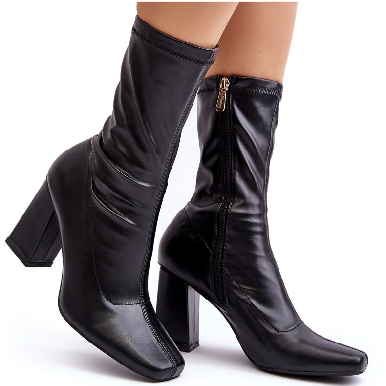 Stivaletti da donna con punta squadrata, Glavina di colore nero